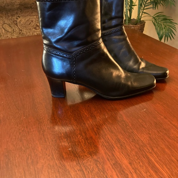 Michelle D black leather 2 1/2” heeled boots.          size 9 1/2M - Picture 4 of 8